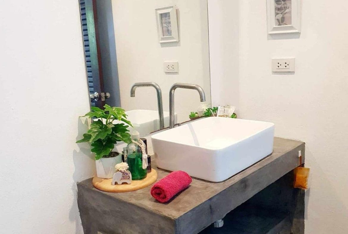 À VENDRE : ADORABLE VILLA TROPICALE, HUA THANON PROCHE PLAGE