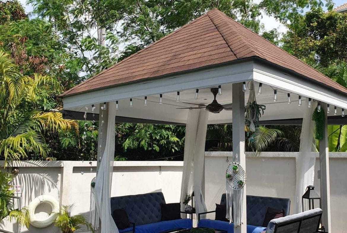 À VENDRE : ADORABLE VILLA TROPICALE, HUA THANON PROCHE PLAGE