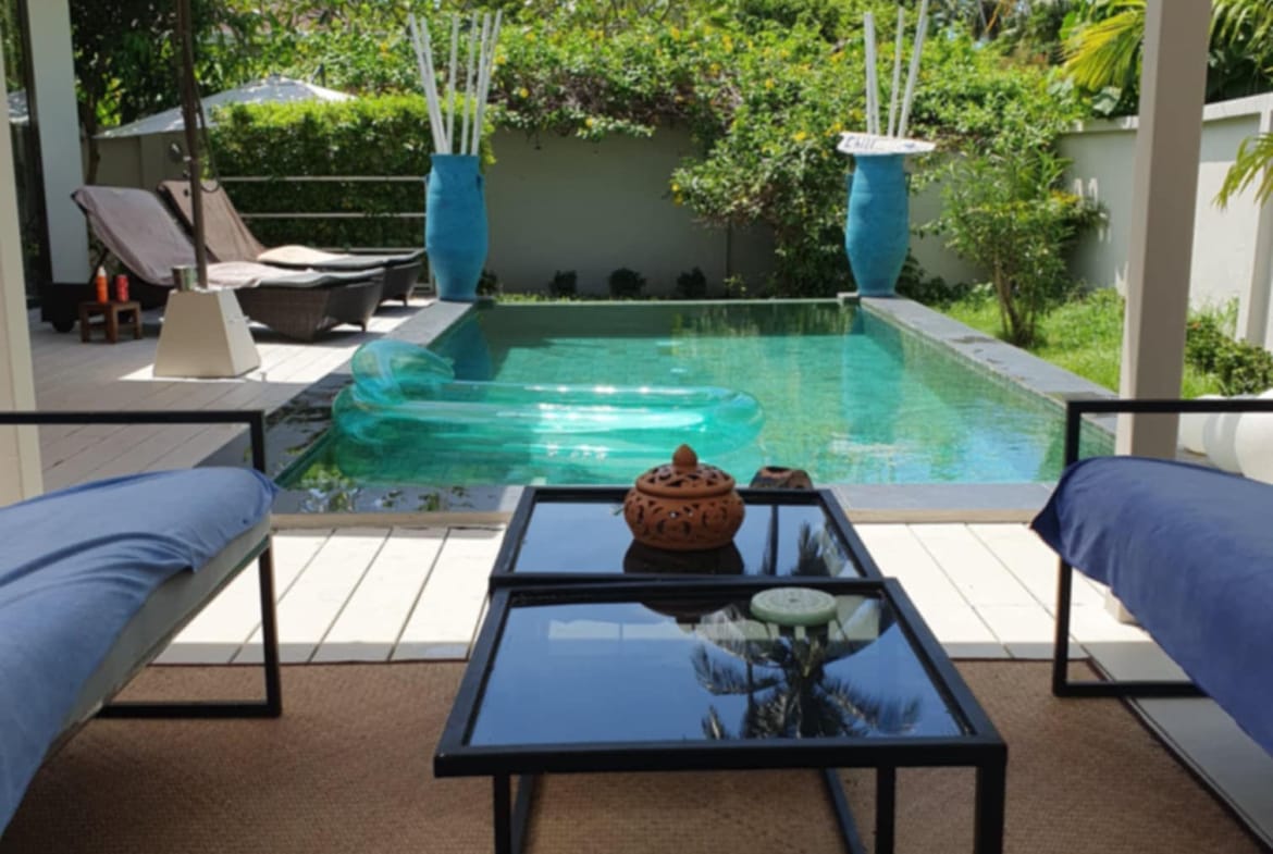 À VENDRE : ADORABLE VILLA TROPICALE, HUA THANON PROCHE PLAGE