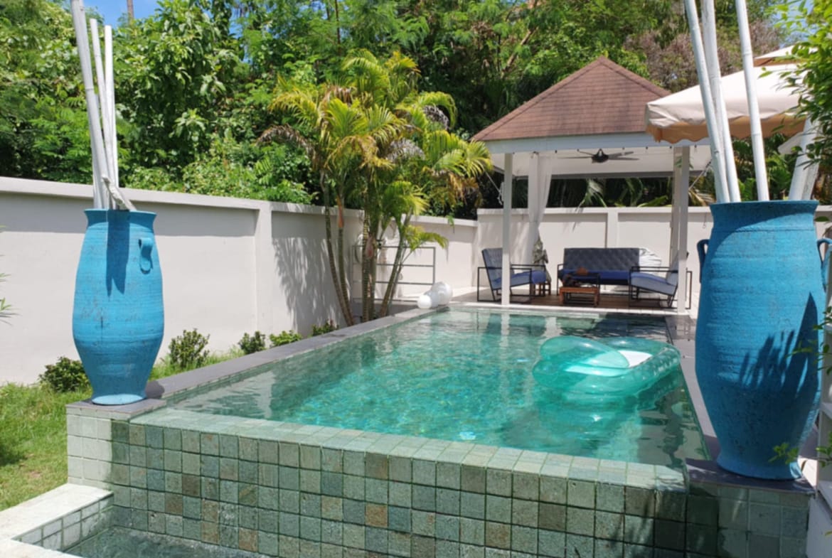 À VENDRE : ADORABLE VILLA TROPICALE, HUA THANON PROCHE PLAGE