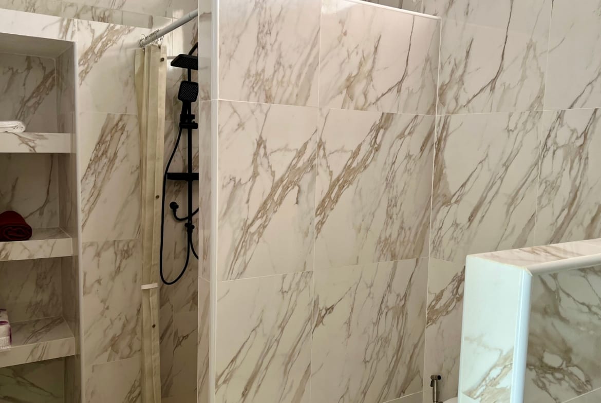 MAISON NEUVE 2 CHAMBRES ET PANNEAUX SOLAIRES À VENDRE – MAENAM SOI 4, KOH SAMUI
